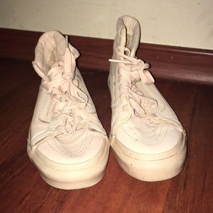 Woman’s size 7.5 pinkish nude sk8-his